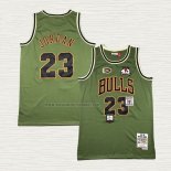 Camiseta Michael Jordan NO 23 Chicago Bulls Mitchell & Ness 1997-98 Verde2