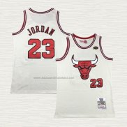 Camiseta Michael Jordan NO 23 Chicago Bulls Mitchell & Ness Chainstitch Crema